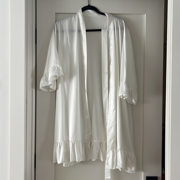 White Satin/Silk Ruffle Robe - Picture 2 of 2